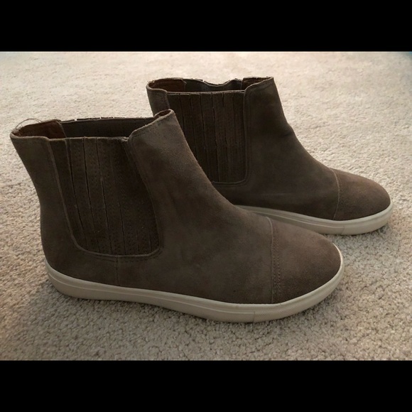 steve madden caliber taupe